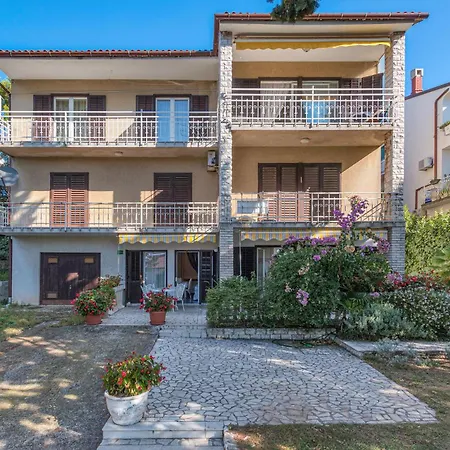 Cozy Apartment In Pula With Wifi