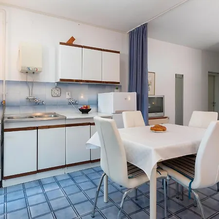 Cozy In With Wifi Apartamento Pula