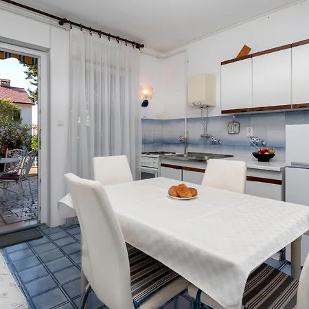 Apartamento Cozy In With Wifi Pula